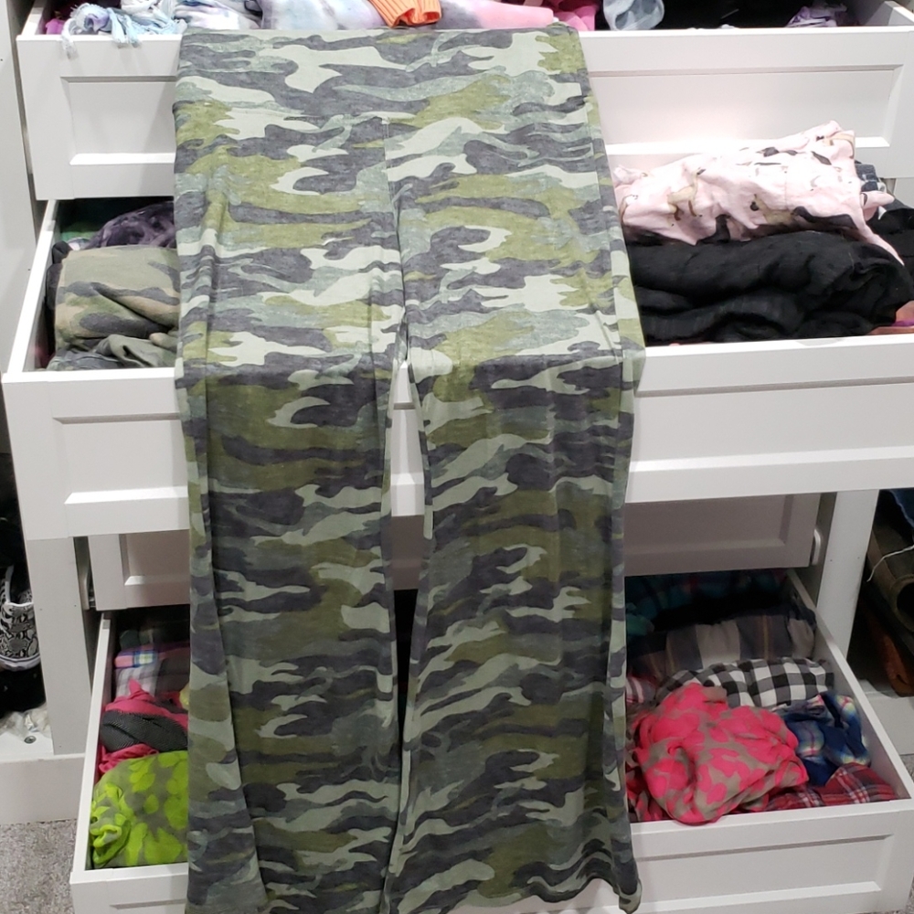 Camo flair comfy pants large